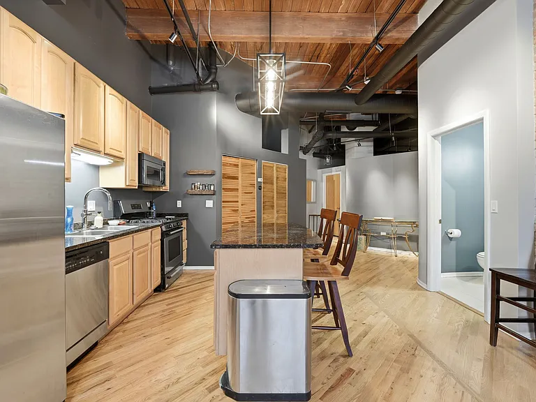 1500 W Monroe St #124 — Photo 6