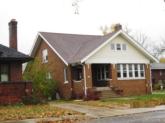 2nd image of 701 W Eleanor Pl