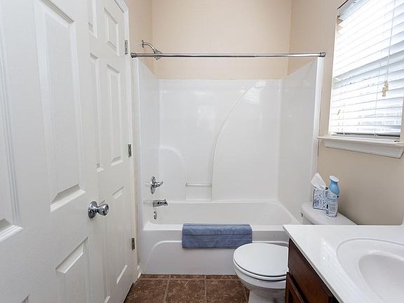 5th image of 139 Emmyllie Ct NE