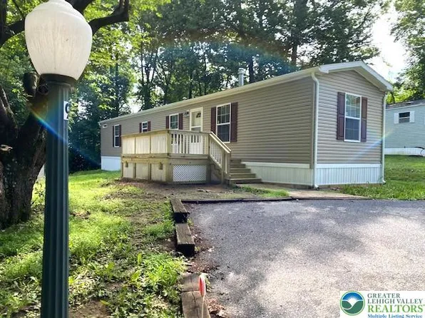 9 Acorn Ln, Boyertown, PA 19512