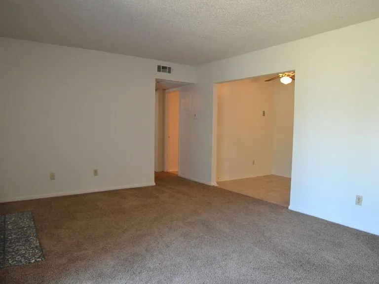 Brentwood Pointe — Photo 9