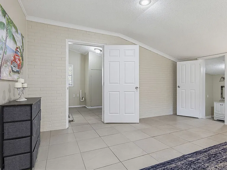 1095 Texas Pkwy — Photo 42