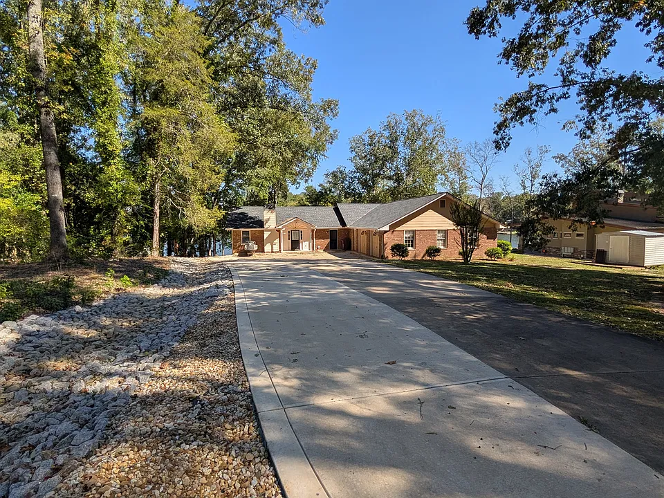 111 Cedar Cove Ct