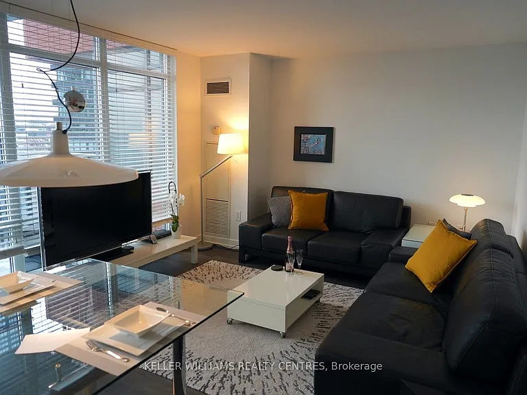 4 E Spadina Ave #K-1220 — Photo 18