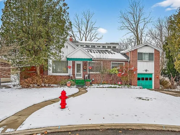 9 Daleview Ct, Hamilton, ON L8S 3L9