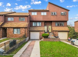 997 W Fingerboard Rd, Staten Island, NY