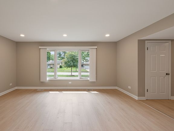 5th image of 1340 Newcastle Ln