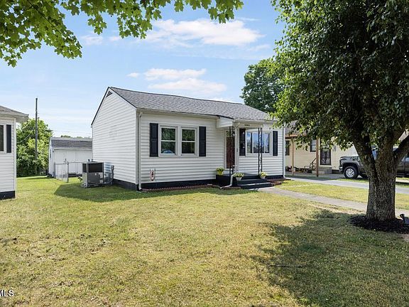 3rd image of 1564 Redwood Dr