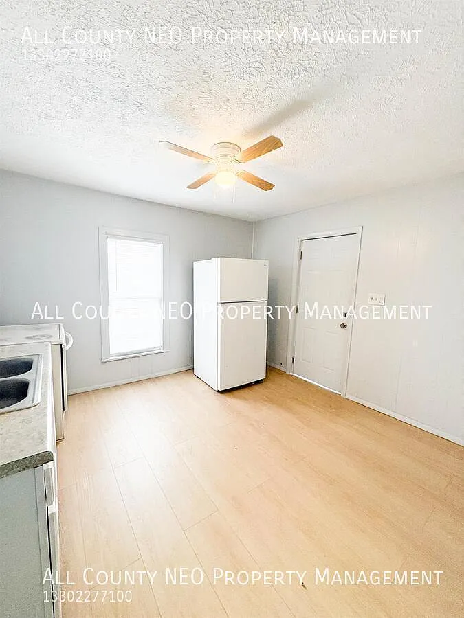 Uniquely laid out 3 bedroom, 1 bathroom home. — Photo 4