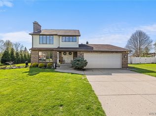 8954 Candlewood Ln, Clarence Center, NY 14032