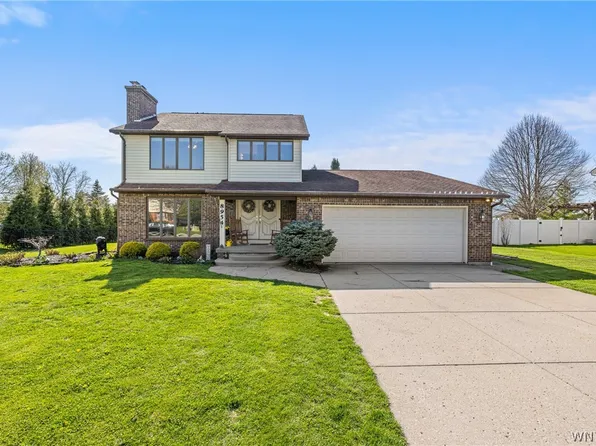 8954 Candlewood Ln, Clarence Center, NY 14032