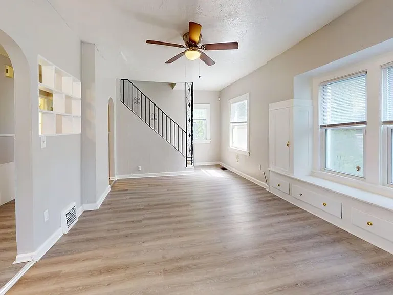 11813 Dove Ave — Photo 2