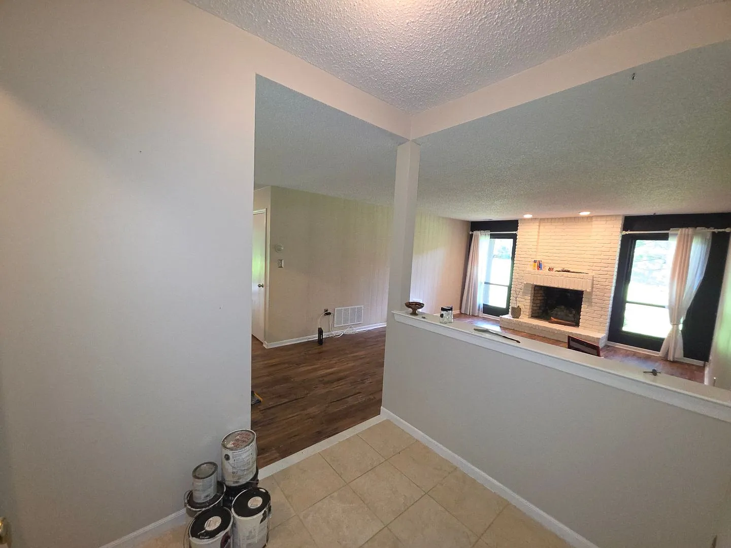 Centrally located, 2-bedroom, 1-full bathroom 1st fl condominium in the prestigious Willowbrook D... — Photo 4