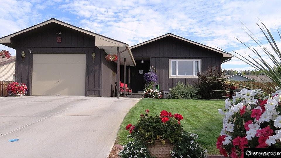 1st image of 806 Arroyo Ave