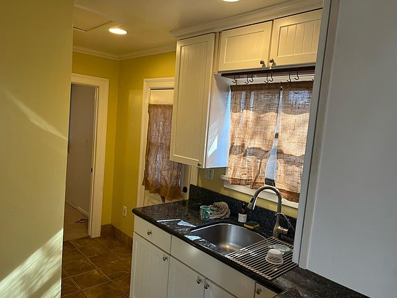 4th image of 510 Oleander Dr