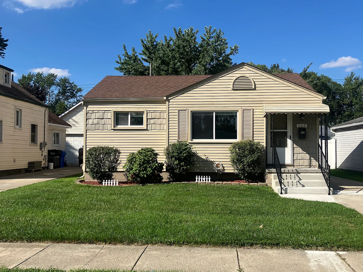 3 bed, 1006 sqft, $1,695 — Photo 2