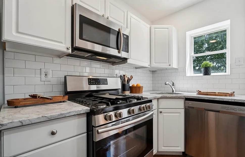 3 bed, $2,000 — Photo 3