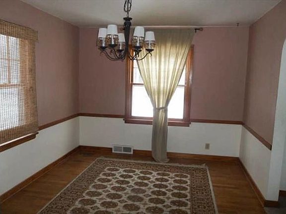 3rd image of 33 N Hudson Ave