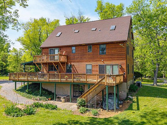 4th image of 245 River House Ln