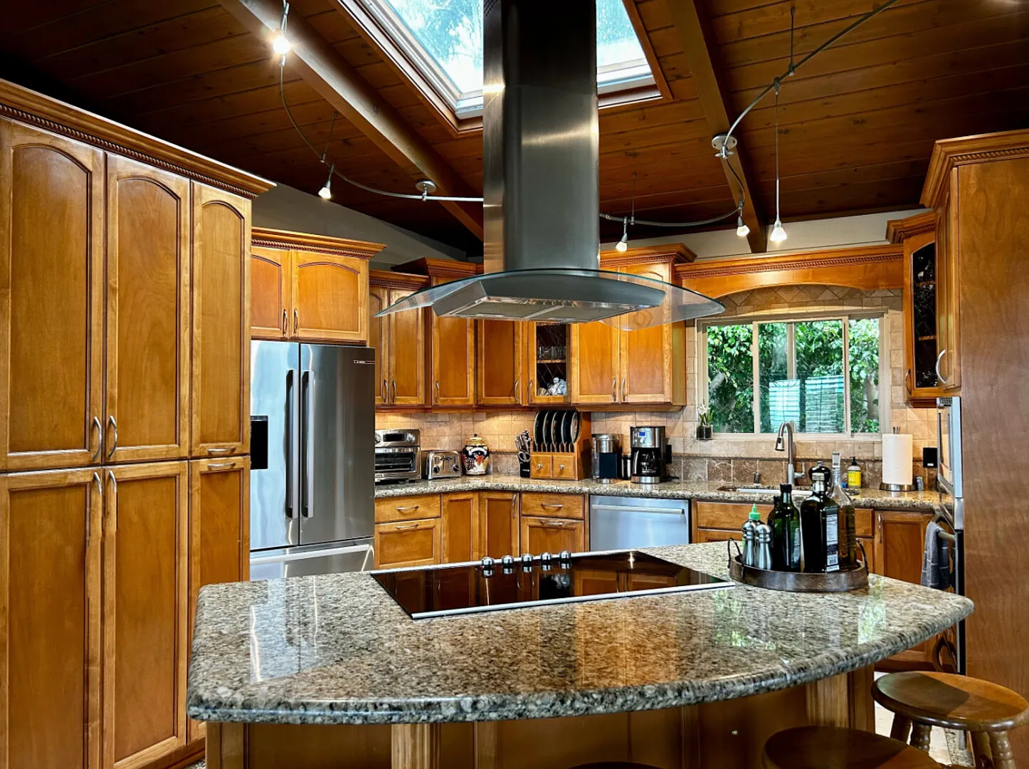 Gorgeous Ocean & Coastal Views~Prime Location~Chef's Kitchen — Photo 4