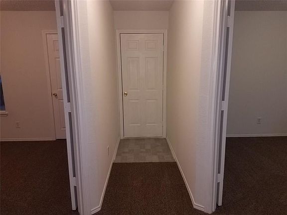 5th image of 209 Carver St