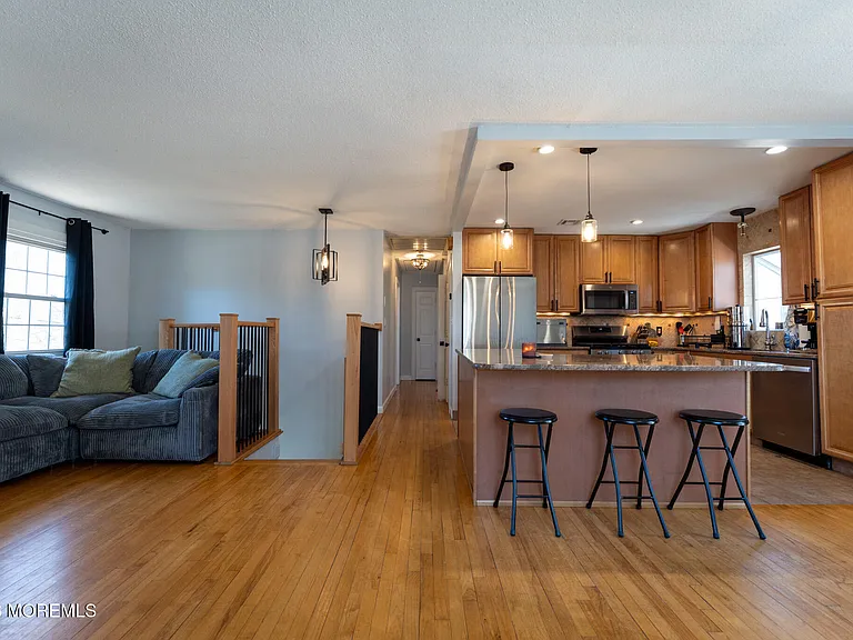 406 Lawrence Dr — Photo 21