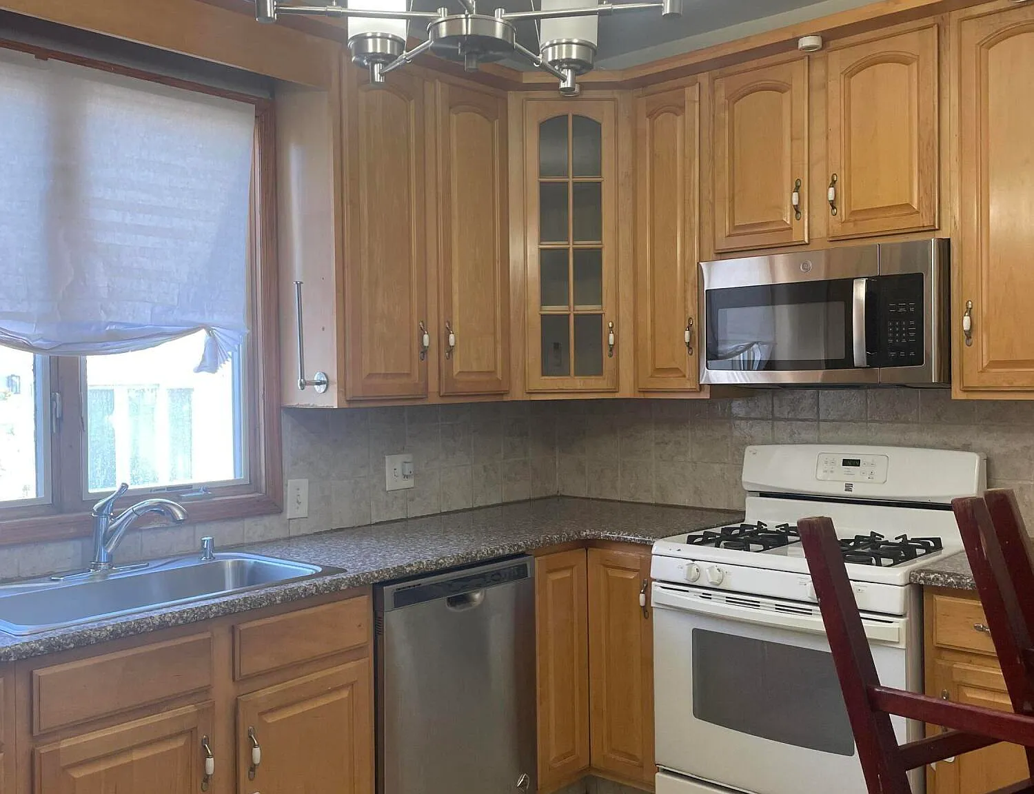 3 bed, 3418 sqft, $2,500 — Photo 4