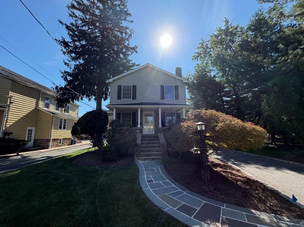 26 Milton St, Cresskill, NJ 07626