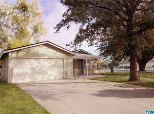 501 Village Ct, Exeter, CA 93221