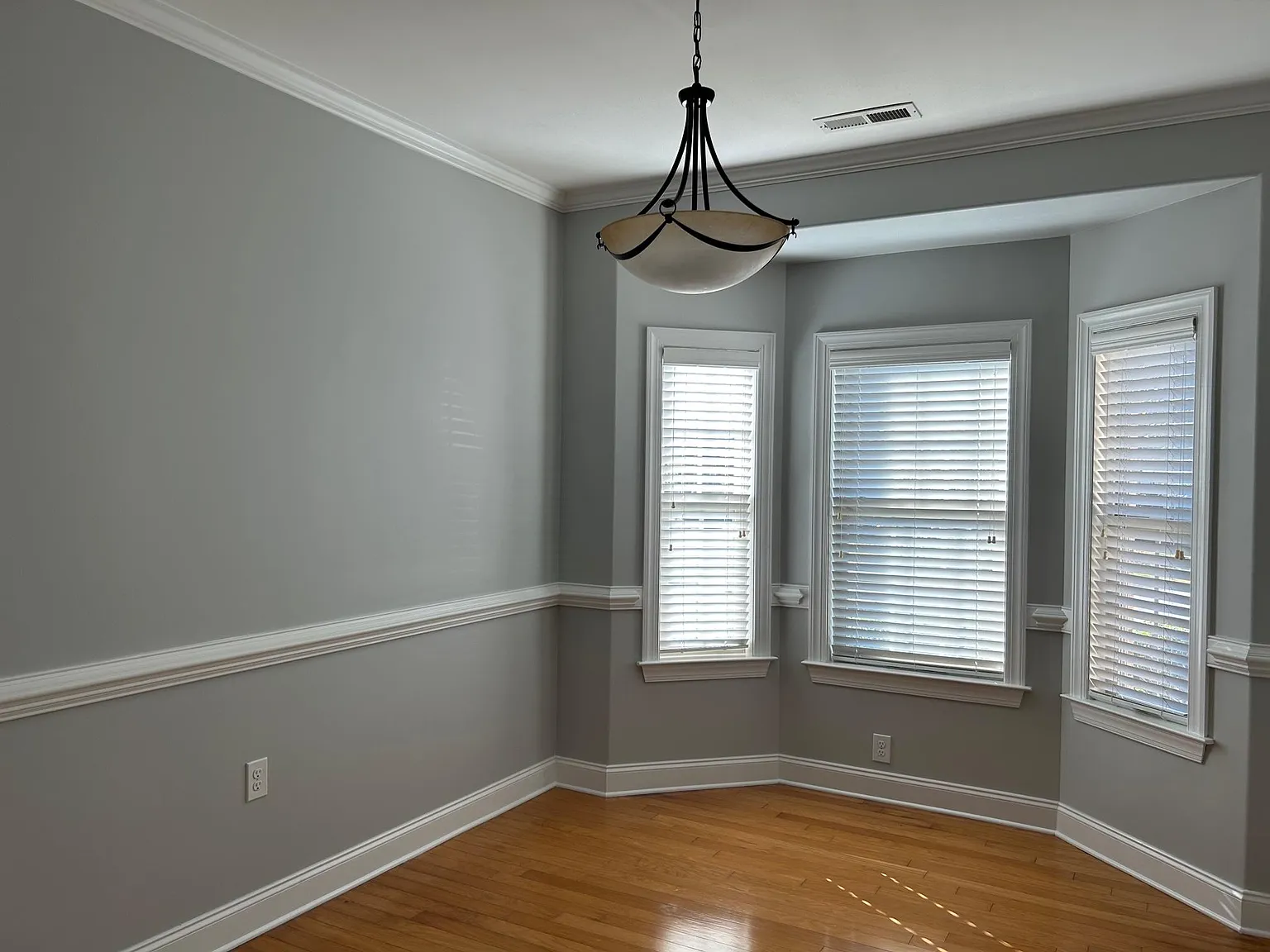 3 bed, 2075 sqft, $2,850 — Photo 2