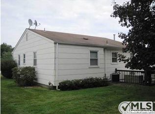 24 Pembroke Ln, Toms River, NJ 08757