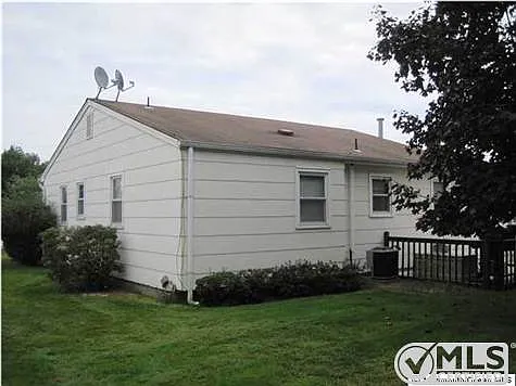 24 Pembroke Ln photo 1