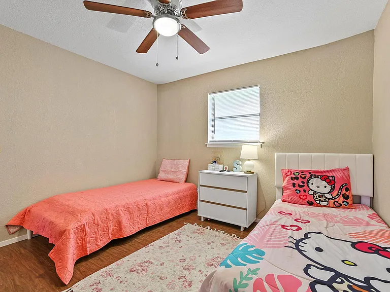 713 Patricia Dr — Photo 10
