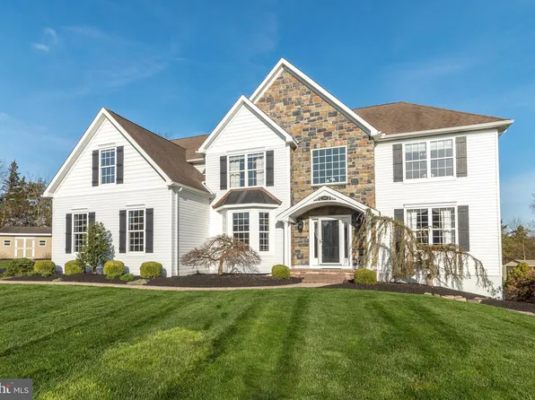 2320 Devon Dr, Quakertown, PA 18951