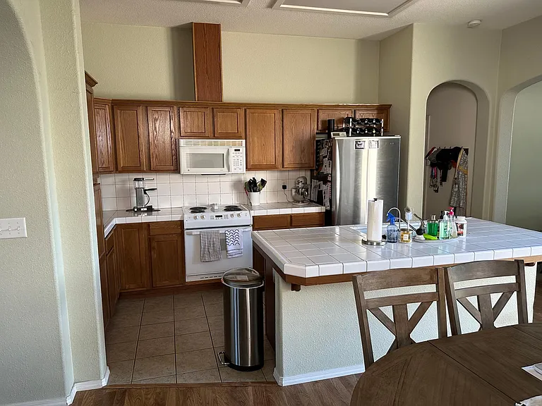 675 W Edinburgh Ln — Photo 4