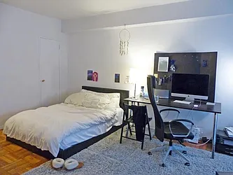 Rented by R New York