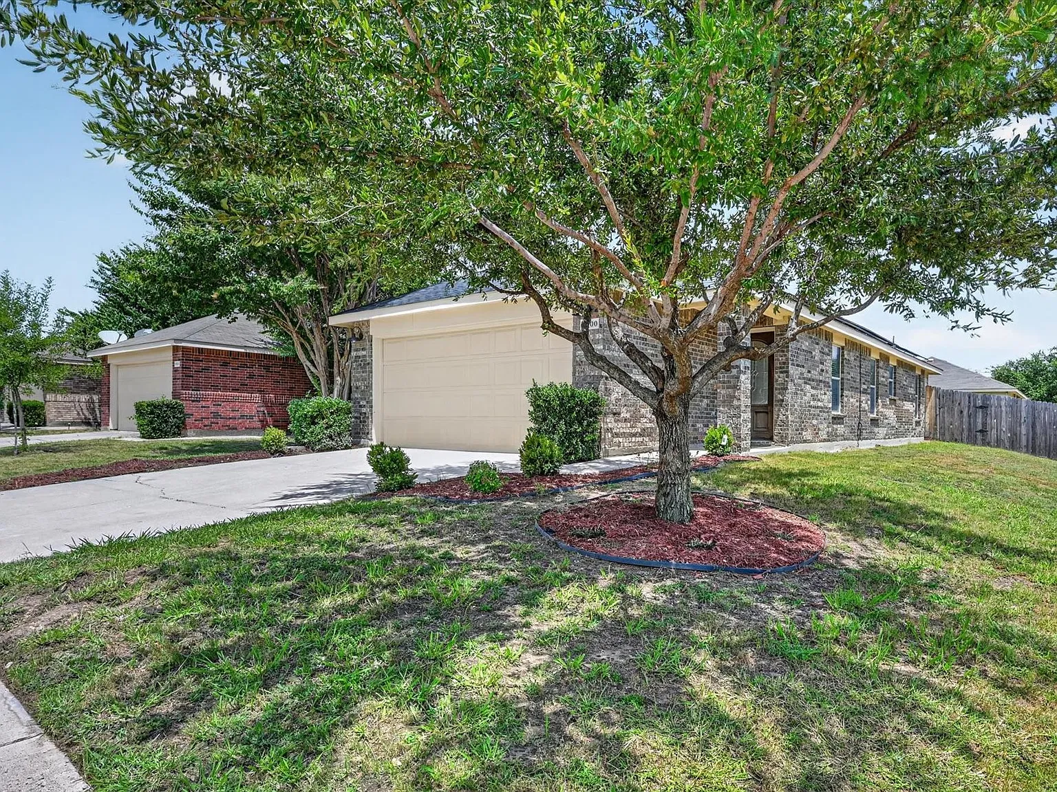 4 bed, 1572 sqft, $2,200 — Photo 2