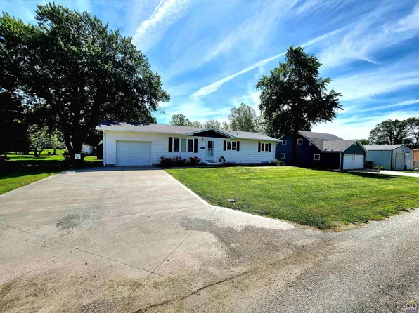 1668 3rd Ave W, Horton, KS 66439