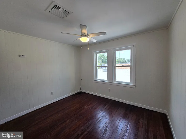 130 S Broadway — Photo 1