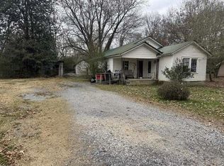 47 Taylor St, Summerville, GA 30747
