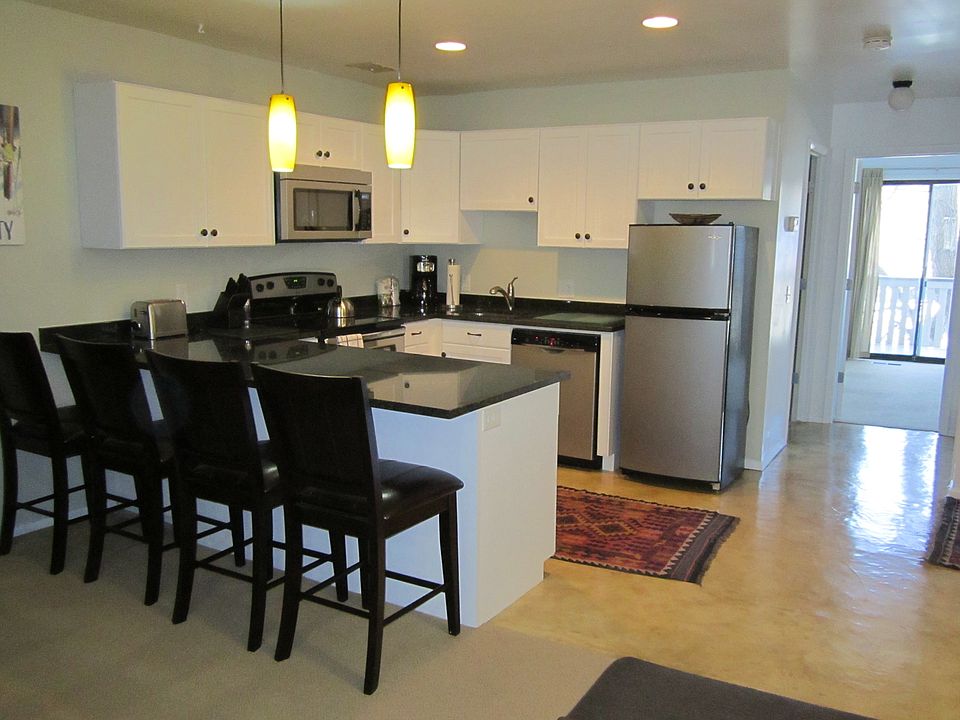 1st image of 524 Woodside Ave #6
