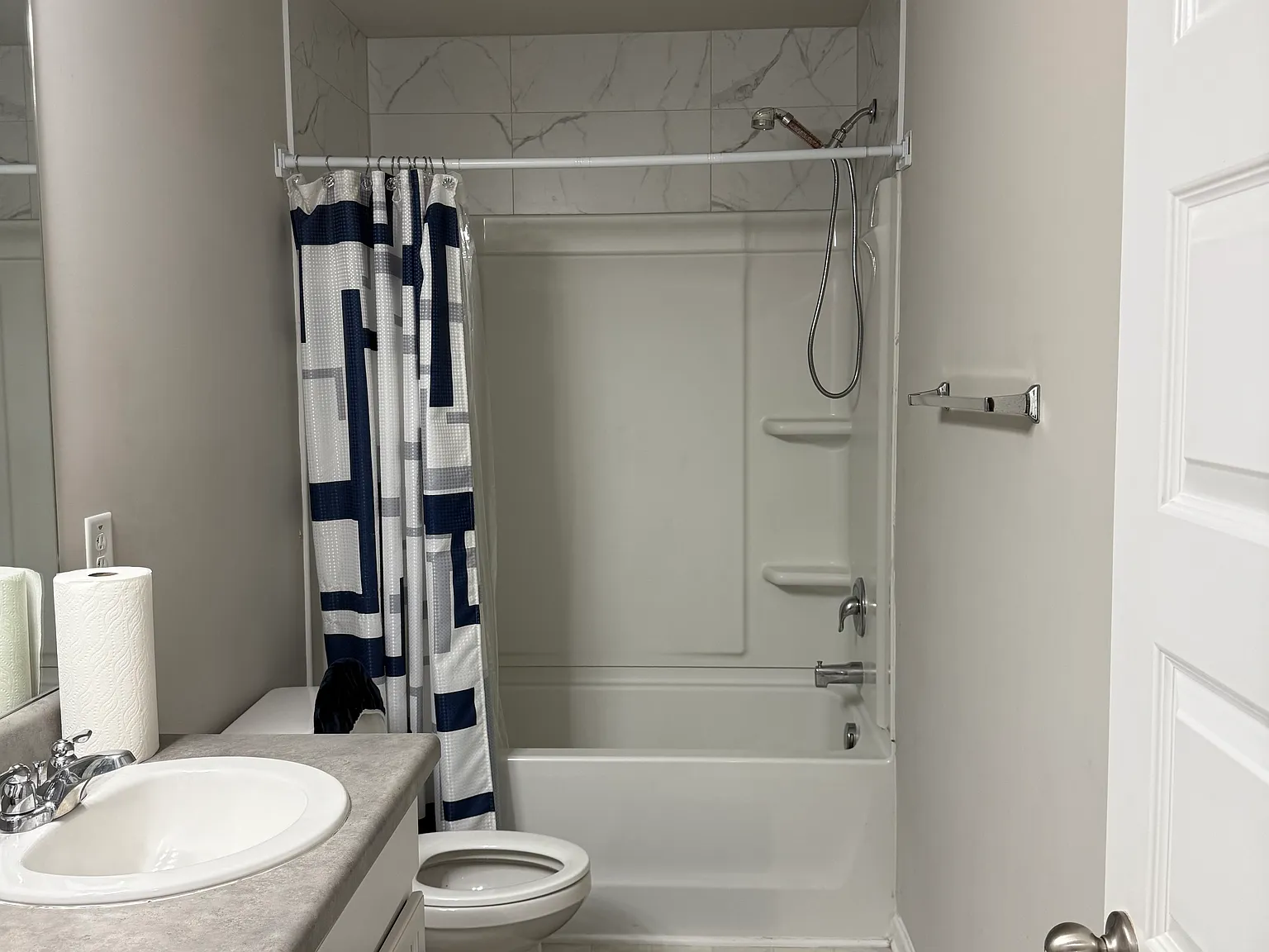 3 bed, 1.5 bath, 2100 sqft, $950 — Photo 2