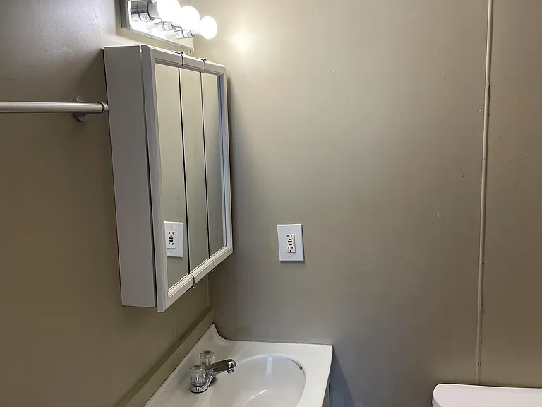 3rd Full Bathroom Pic 2