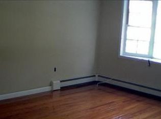 16 Essex Rd, Poughkeepsie, NY 12601