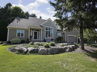 8990 Hunters Trl, Woodbury, MN 55125