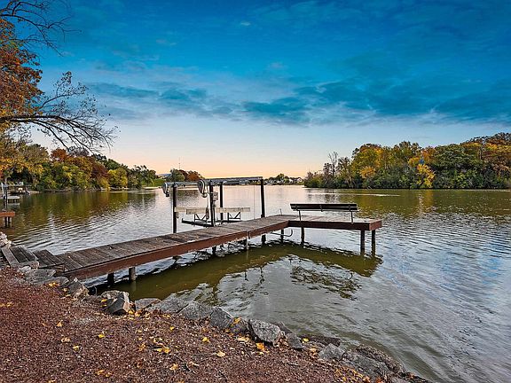 5th image of 63 Fox Point Dr