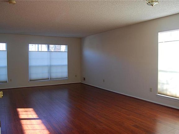4th image of 1948 Pine Ct