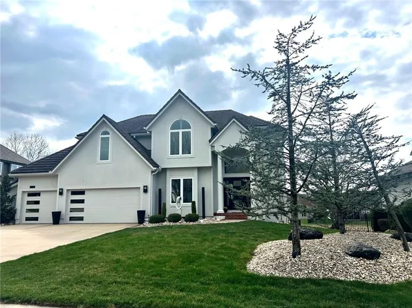 2732 SW Arthur Dr, Lees Summit, MO 64082