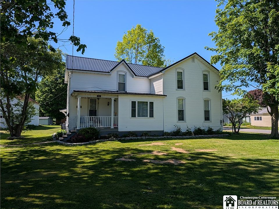 1st image of 202 Maple Ave