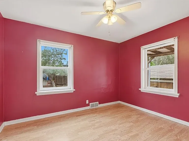 4624 N Pearl St — Photo 16